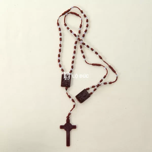 Chuỗi Đeo Scapular Phối Pha Lê – 2 Ảnh Thánh & Thánh Giá Gỗ Nâu