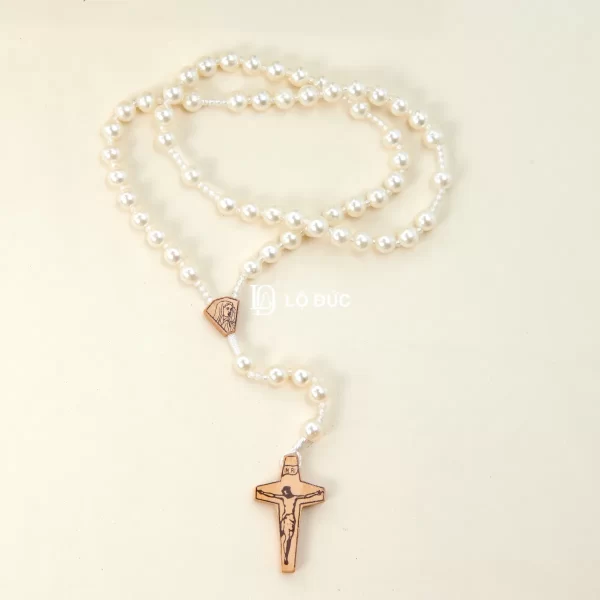 Chuỗi Mân Côi Hạt Ngọc Trai Trắng – Mặt Gỗ AVE MARIA & Thánh Giá Chúa Giê-su