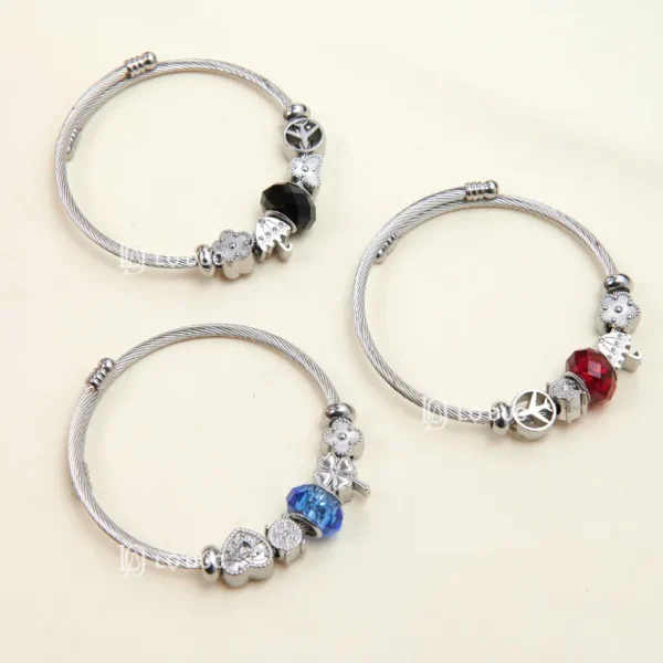 Vòng charm inox phối hạt pha lê – Phong cách hiện đại, cá tính