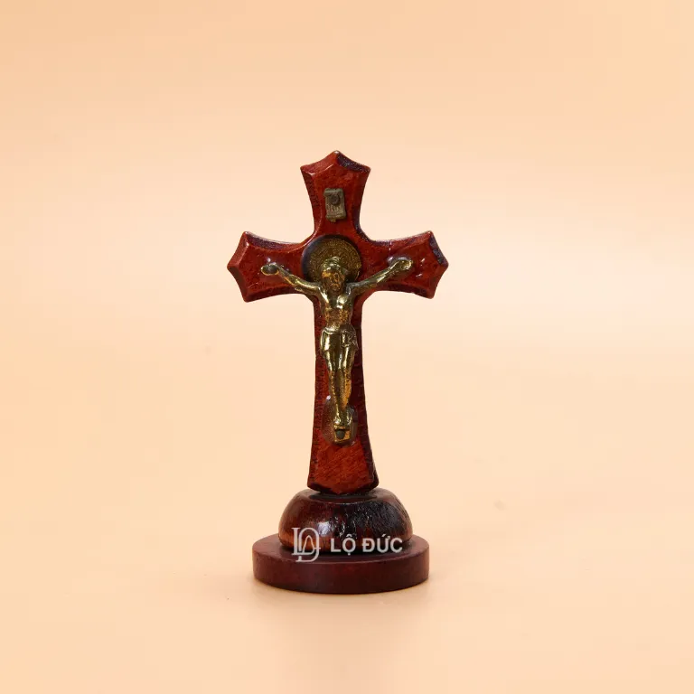 thanh-gia-go-de-ban-chua-giesu-chiu-nan-anh-thanh-benedicto-2